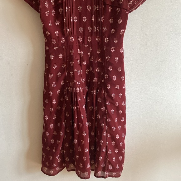 Little Midi burgundy dress perfect for Holiday time - Picture 5 of 6